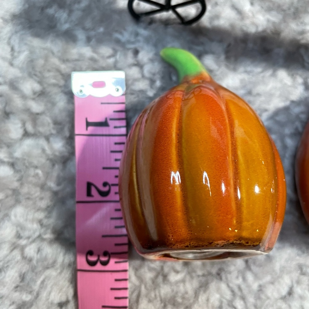 Salt & Pepper Pumpkin Wagons 2pc View 5
